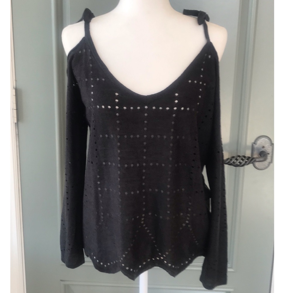 NWOT Cold Shoulder sweater by Indigo Rein!